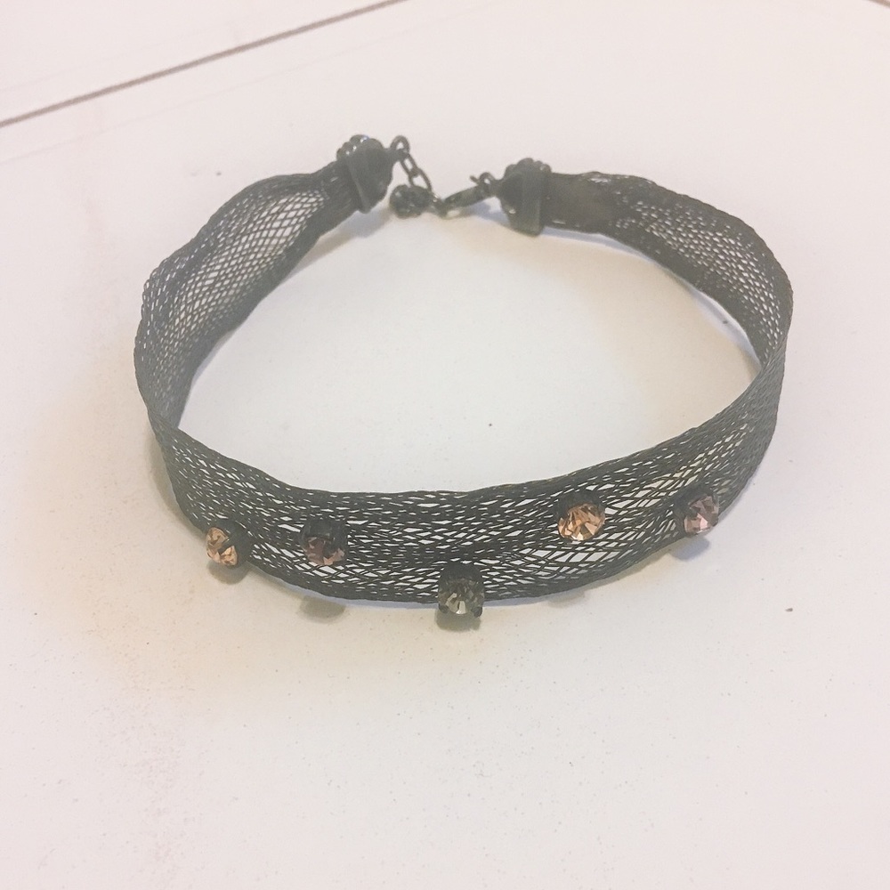 5-jewel metal choker